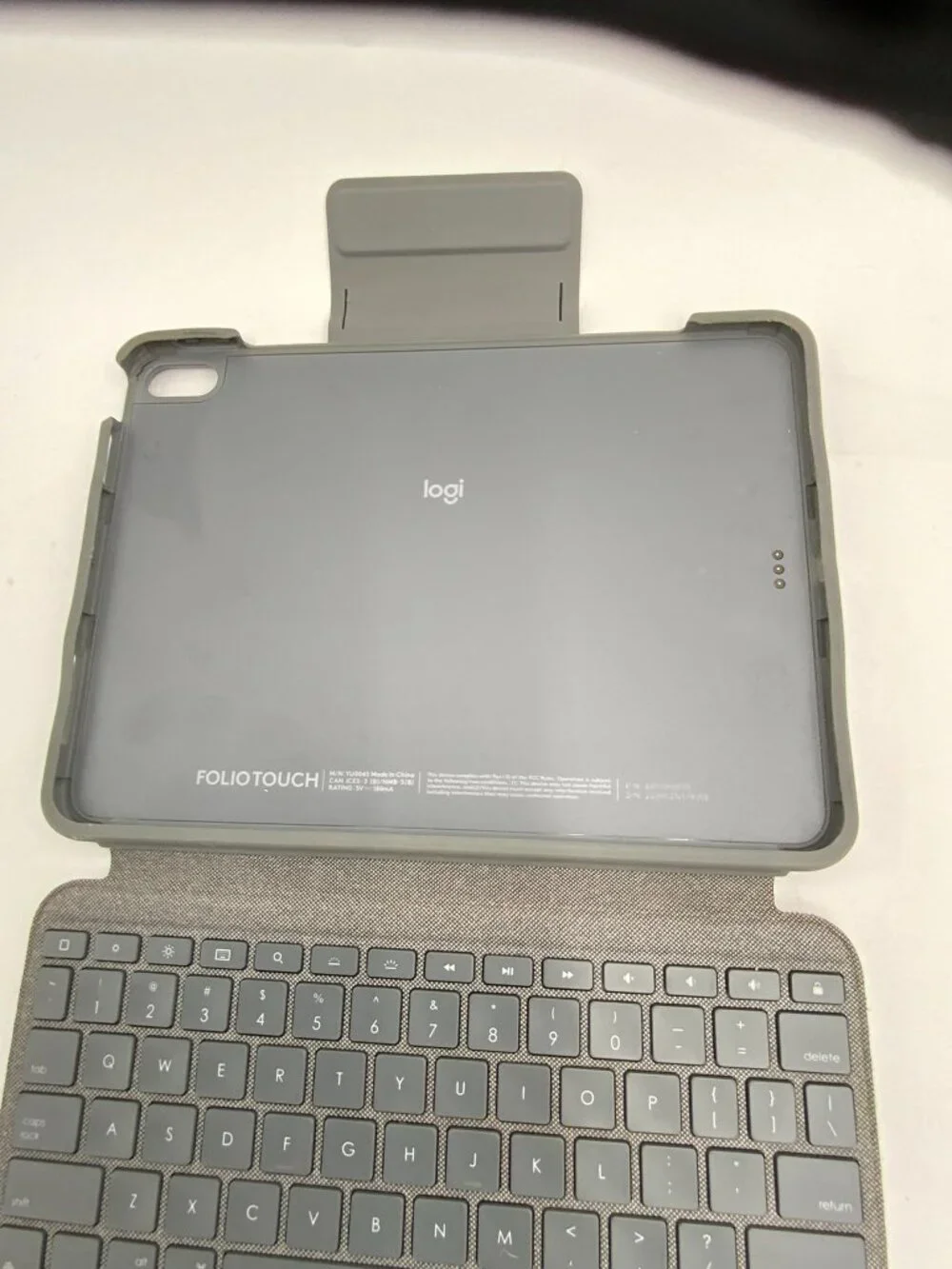 Logitech Folio Touch Keyboard Case Trackpad | iPad Air 4th/5th Gen | YU0043